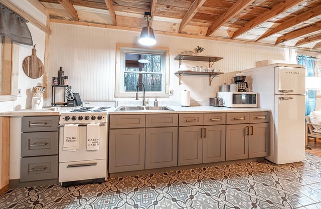 LUXE A-frame Cabin w/ AMAZING Porch- Near Cave Run Lake/DBNF/RRG
