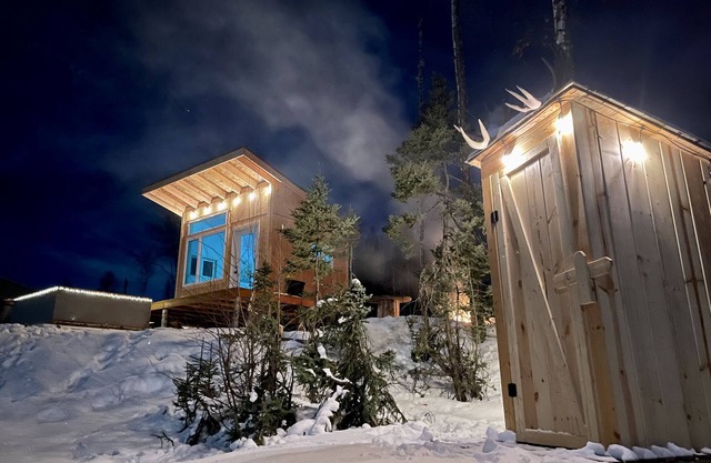 Cozy Alaskan hot tub retreat