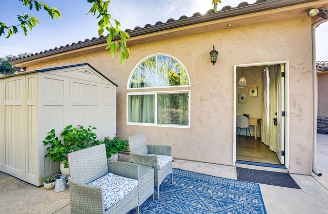 Cozy Alpine Cottage Near Casinos & Trails!