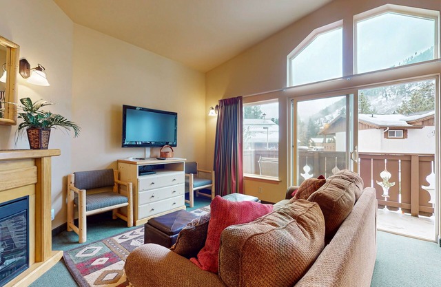Cozy alpine escape with modern comforts, scenic views and great shared amenities