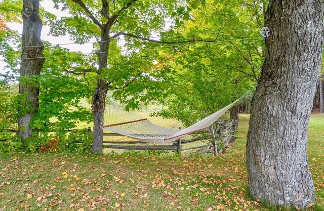 Cozy ancestral home, 27 acres, 2 ponds, wood stove