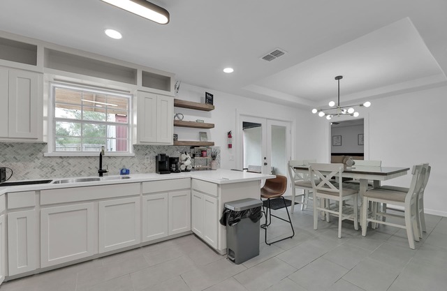 Cozy and bright 3-bedroom house in Edinburg