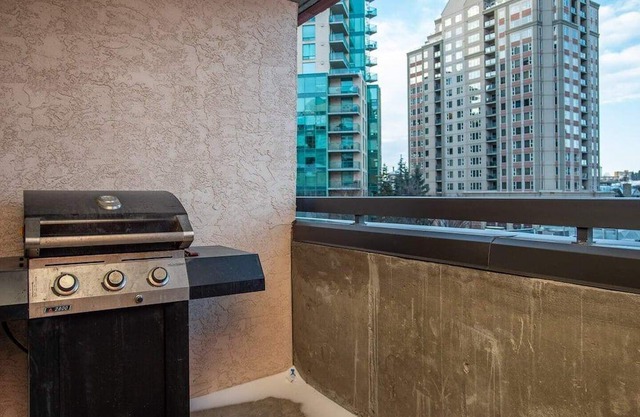 Cozy and Central DT Home w Gym Coffee Parking BBQ!