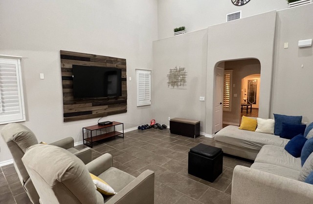 Cozy and Charming Home in El Paso Suburbs