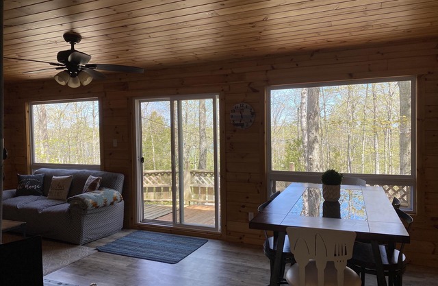 Cozy and Cheerful Cottage- Steps From the Lake!