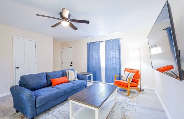 Cozy Lake Stay - Pets Welcome!
