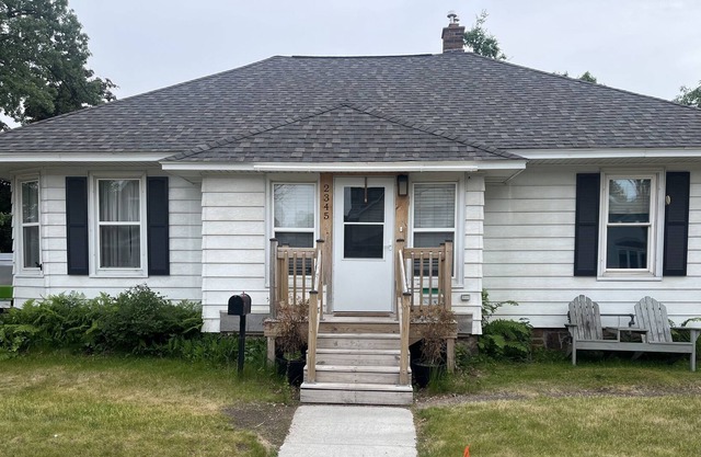 Cozy and Close to downtown!