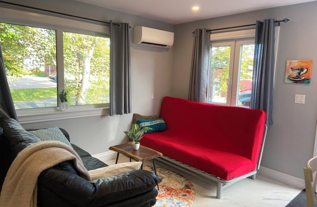 Cozy and comfy Heart of the Village Guesthouse
