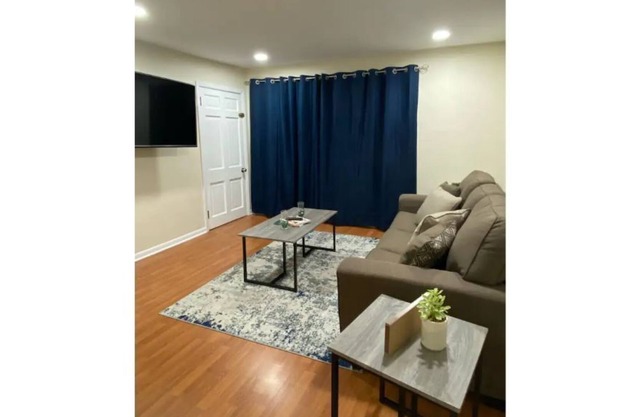 Cozy and Convenient Lrg 1bd O'Hare Escape