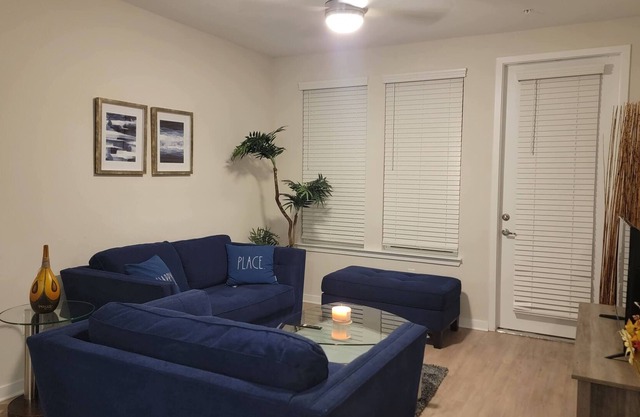 Cozy and Convenient sleeps 4