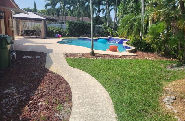 Cozy and inviting Studio with Private entrance in charming Pembroke Pines