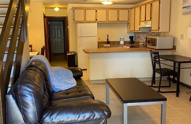 Cozy and just upgraded Townhouse Near Parks, lakes, trails and Universities