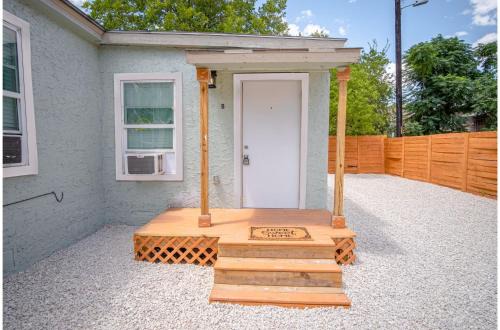 Cozy and Lovely 2BR 1BA Apt#B Near Lively Downtown