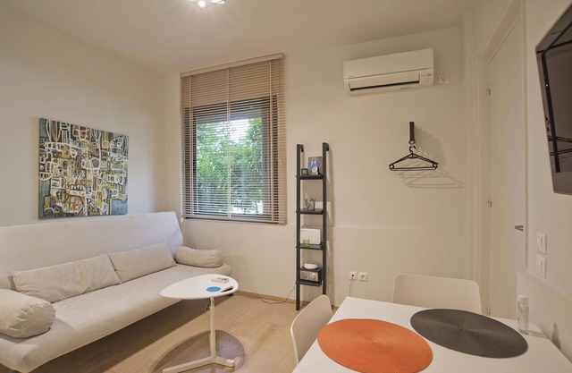 Cozy and modern studio Vouliagmeni Steps to Beach