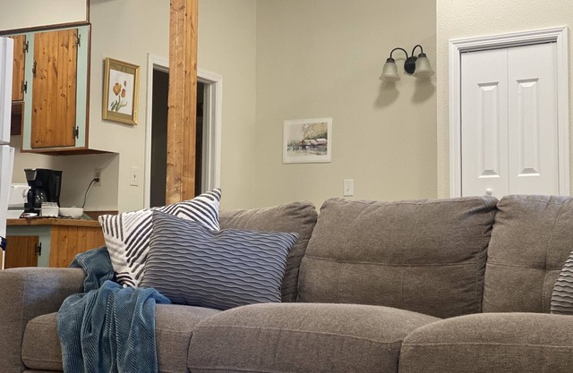Cozy and Quiet location near the River and trails