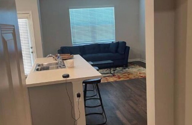 Cozy and Quiet Townhouse