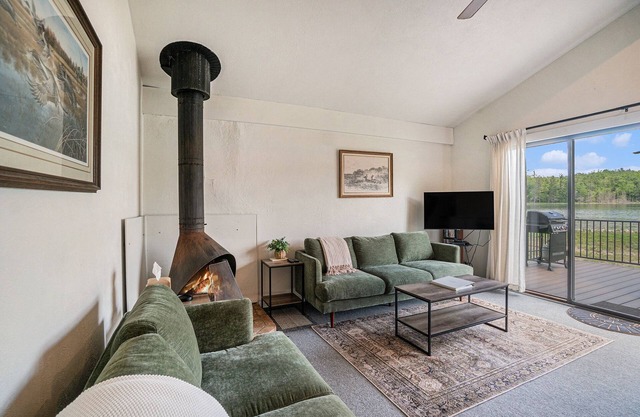 Cozy and Recently Updated Lakefront Home in Serene Gaylord