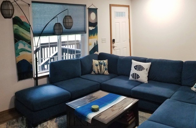 Cozy and serene vacation home for the entire family - 2 minutes from the beach!