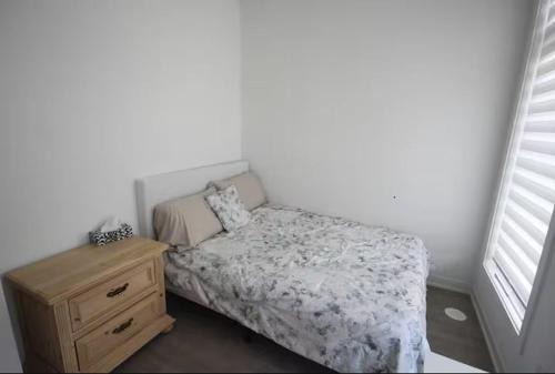 Cozy and Snug Room near Yorkdale