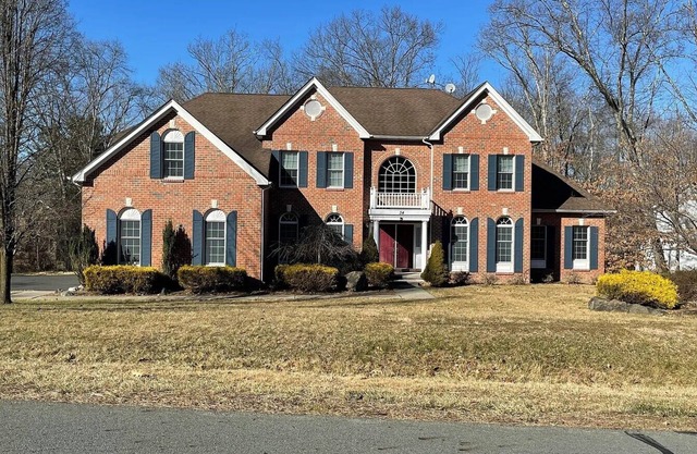 Cozy and Spacious Furnished House in a gated golf community