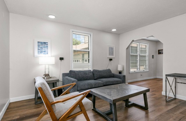 Cozy and Spacious 4BR Close to KU|Westport|Plaza