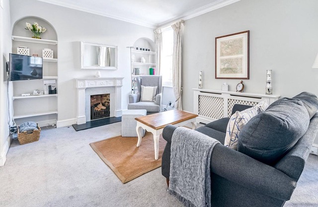 Cozy and Spacious Kensington Maisonette