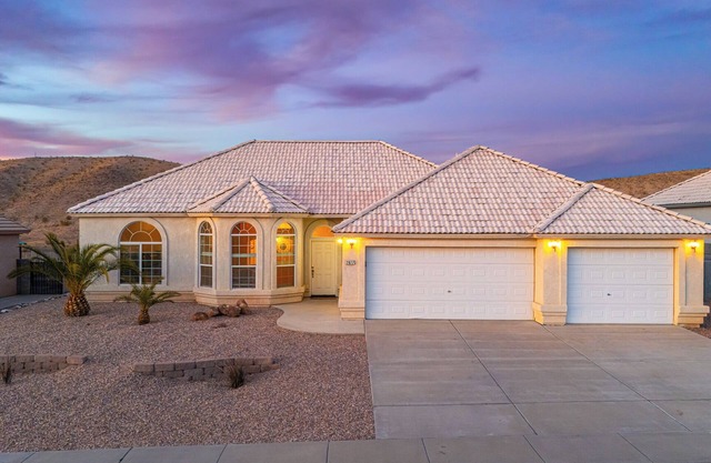 Cozy and spacious home, perfect for a weekend on the river!