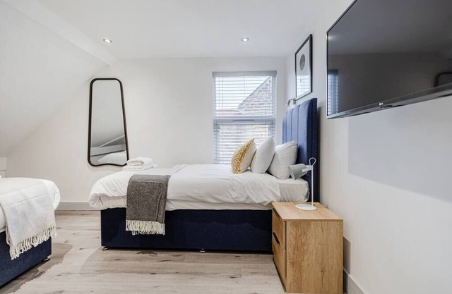 Cozy and Stylish 2 BR flat in Greater London