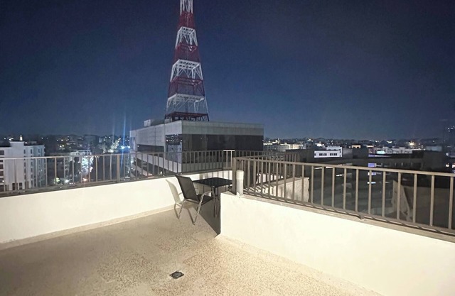 Cozy and Tranquil Rooftop Near Al Services 23