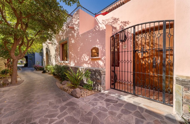 CASA DE ALOHA cozy and well-appointed 2-bedroom, 2-bathroom home