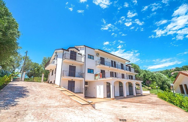 Alojamiento de 2 habitaciones en Policastro Bussentino