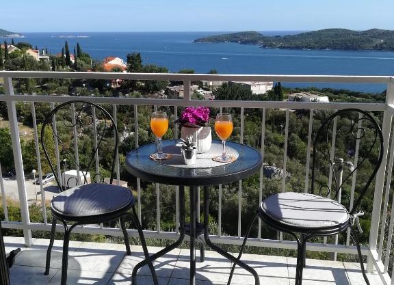 Cozy Apartmant with a sea view in Orašac