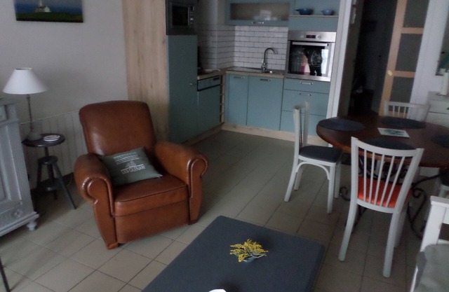 Acogedor apartamento a 300m de la playa de kerleven con jardín.