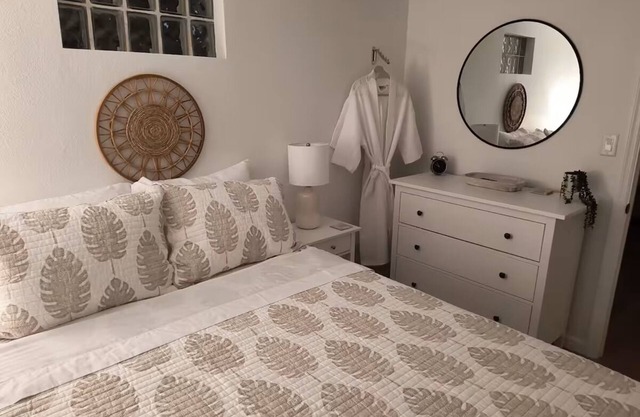 Cozy Apartment 10 Min From Beach or Downtown / Covered Patio & Grill / Sleeps 4