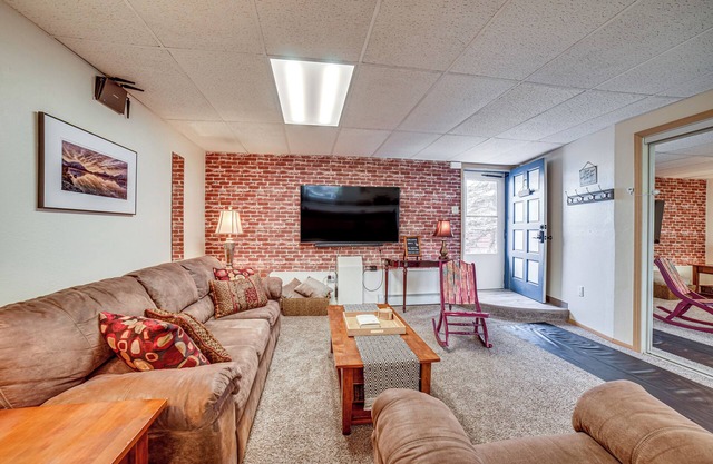 Cozy Apartment < 4 Miles to Downtown Anchorage!