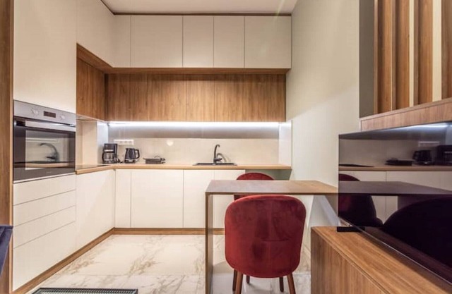 Cozy Apartment - 8' To Panormou Metro Station