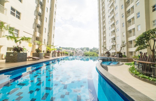 Cozy Apartment at Parahyangan Residence with Direct Access to Swimming Pool