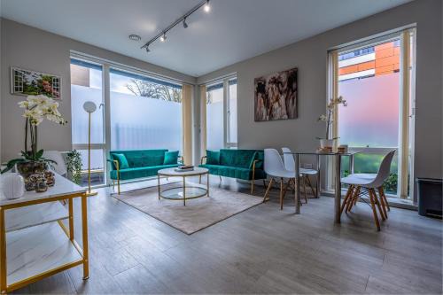 Cozy apartment by Portland Square gardens