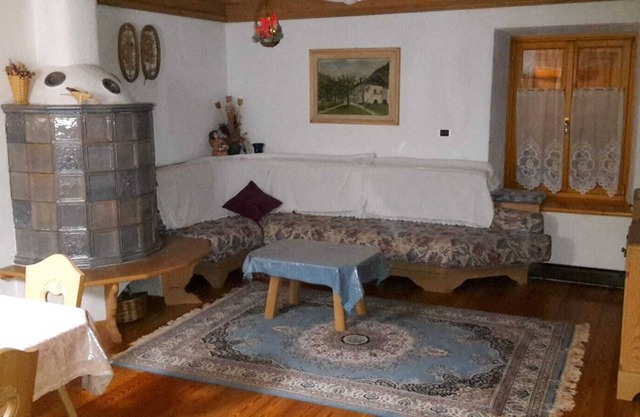 Cozy Apartment "Casa Doltra" with Mountain View & Garden; Parking Available