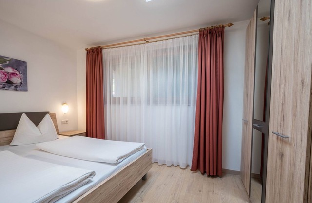Cozy Apartment Edelweiss with Mountain View, Wi-Fi, Sauna, Terrace & Balcony; Parking Available