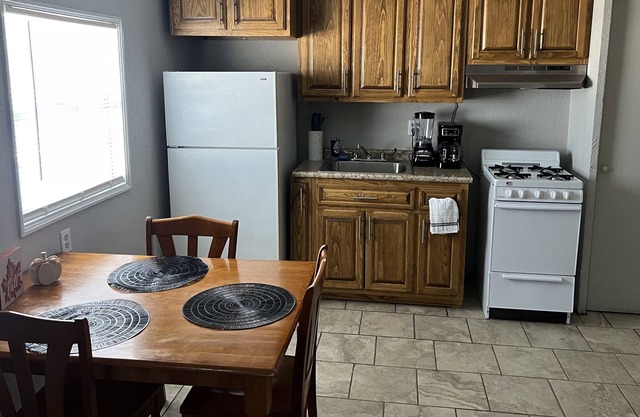 Cozy apartment in a quiet area with covered parking. Gulf course close.
