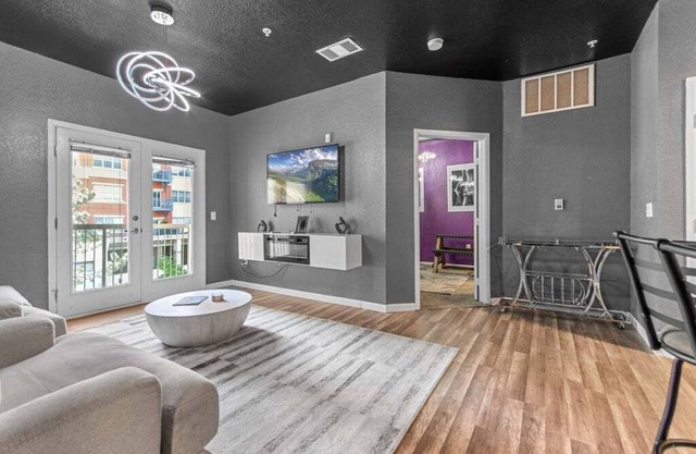 Cozy Apartment in Denver & Urban Retreat