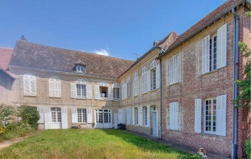 Cozy Apartment In Les Andelys With Wifi