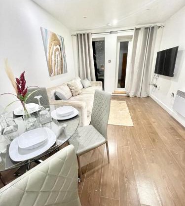 Cozy Apartment in Stratford next to Abba