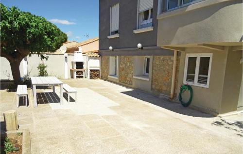 Cozy Apartment In Vinassan With Wifi