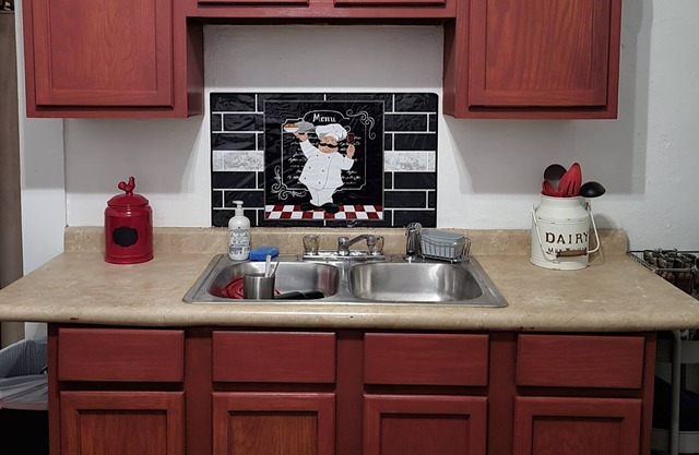 Cozy apartment next to Wadley Hospital and the bus station.