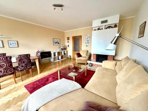 Cozy apartment steps from the spa fountain