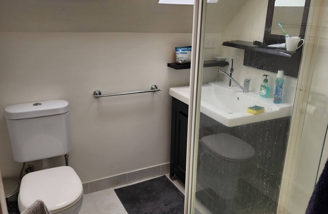 Cozy Apartment w/ Terrace Close to City Center