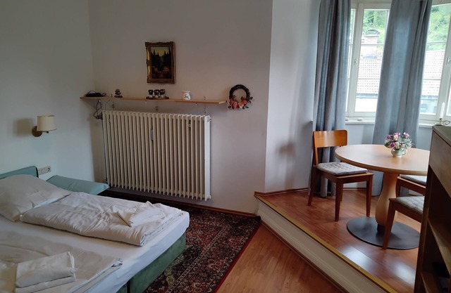 Cozy apartment with bay window in the Weber family's Haus zur Burg (Ap108)