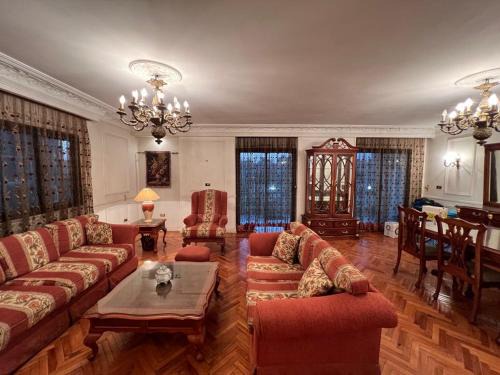Cozy Apartment with Merryland Garden view